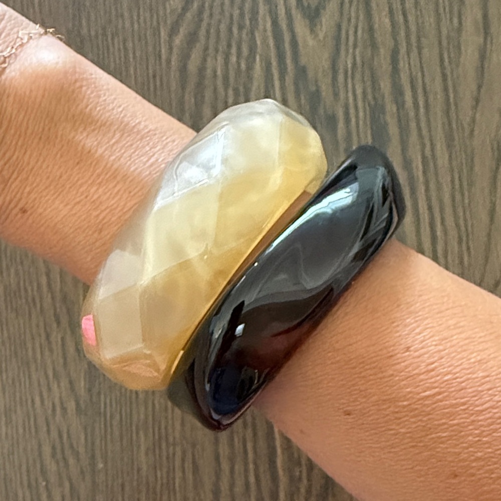 Chunky Resin Bangle Bracelet Set - tortoise and Cream
